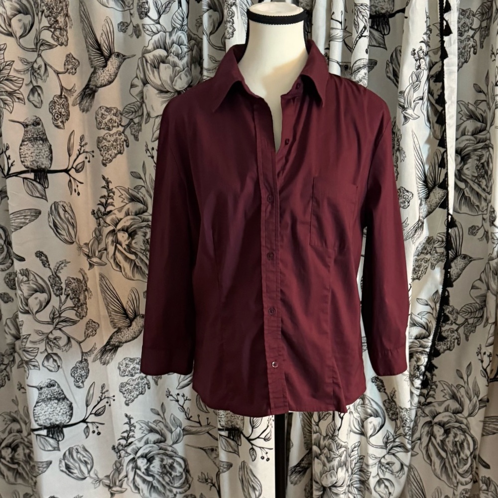 Old Navy WoMen's Dark Red Casual Button Down Shirt